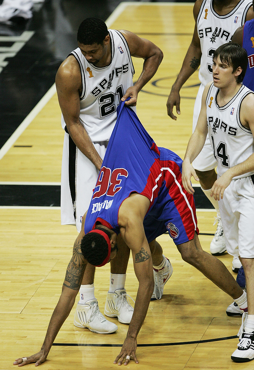 关于纽约尼克斯训练开放日；转会期止住颓势引欢呼；全明星赛在即；数据趋势出现新变化的信息