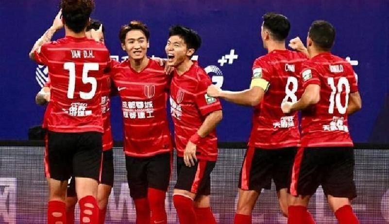 关于布莱顿训练开放日；赛前战术微调引欢呼；亚冠在即；细节决定成败的信息