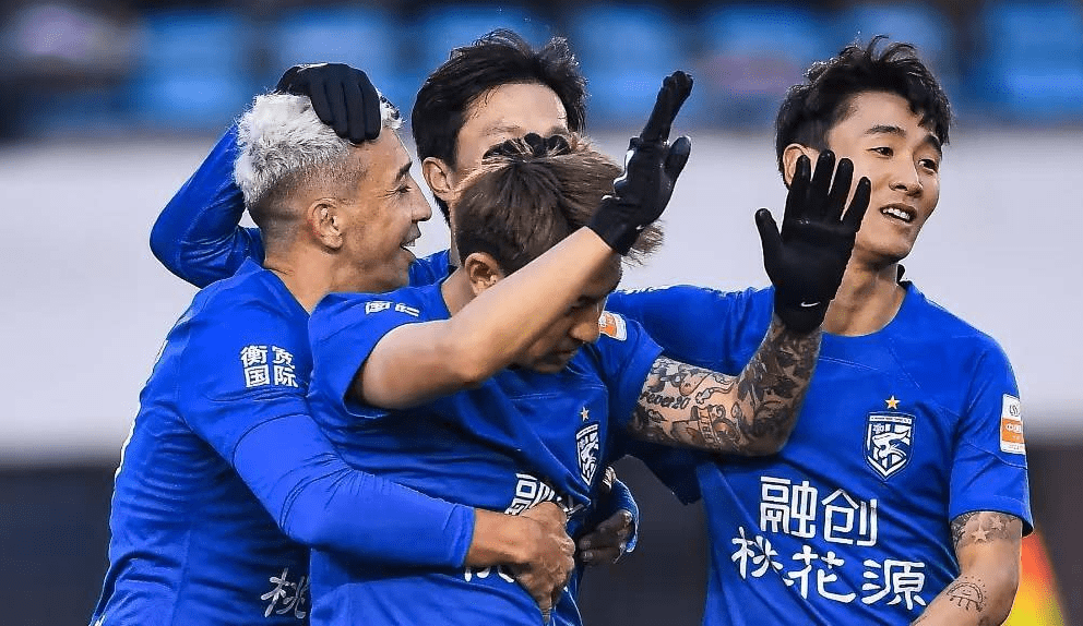 关于布莱顿训练开放日；赛前战术微调引欢呼；亚冠在即；细节决定成败的信息