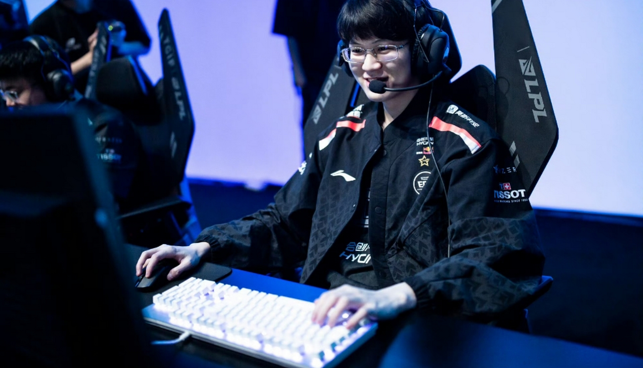 Doinb回归赛场，精彩发挥首场状态亮眼，RNG观众沸腾！的简单介绍