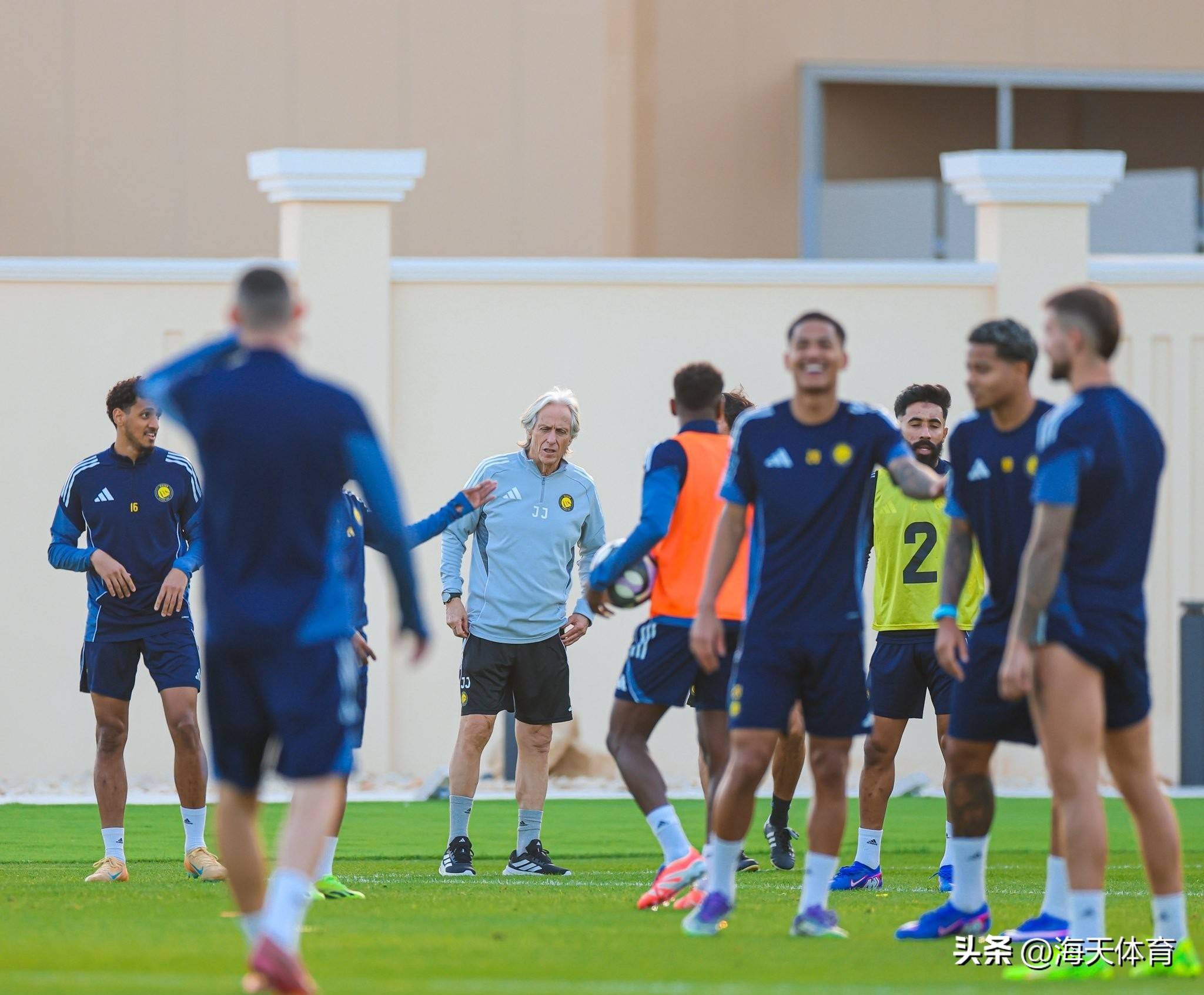 C罗爆冷击败皇家马德里，回归赛场引爆全场！的简单介绍